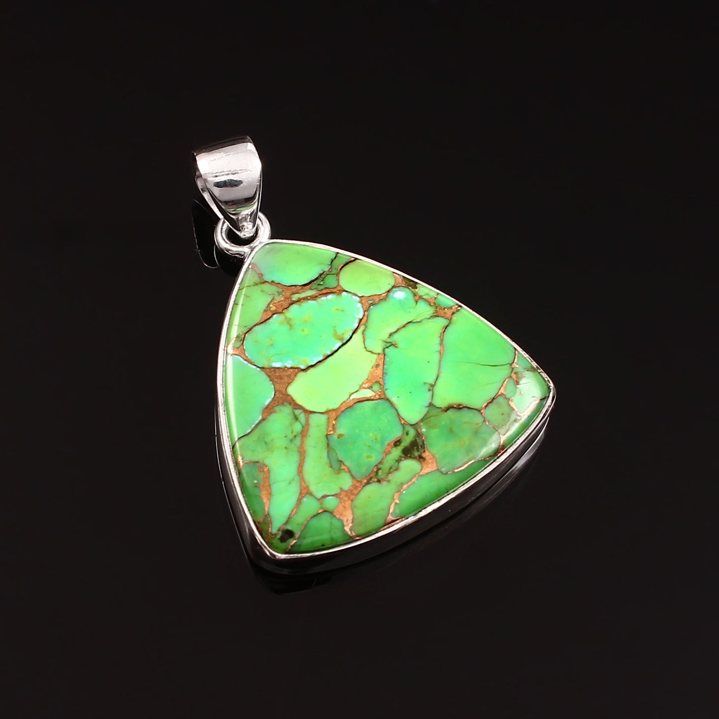 Grüner Kupfer-Türkis-Edelstein-Anhänger, 925 Sterling Silber, Türkis-Anhänger, Billionen-förmiger Anhänger, Modeschmuck, ca. 32,5 ct.