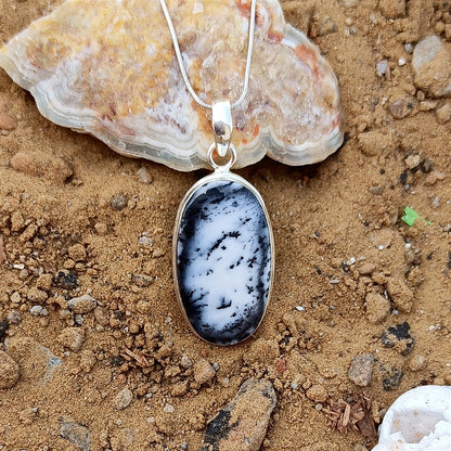 Dendriten-Opal-Cabochon-Silberschmuck-Anhänger – Anhänger aus 925er Sterlingsilber – 92,5-Statement-Anhänger – handgefertigter Anhänger – Geschenk für Sie – ca. 35 x 17 x 5 mm.