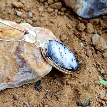 Dendriten-Opal-Cabochon-Silberschmuck-Anhänger – Anhänger aus 925er Sterlingsilber – 92,5-Statement-Anhänger – handgefertigter Anhänger – Geschenk für Sie – ca. 35 x 17 x 5 mm.