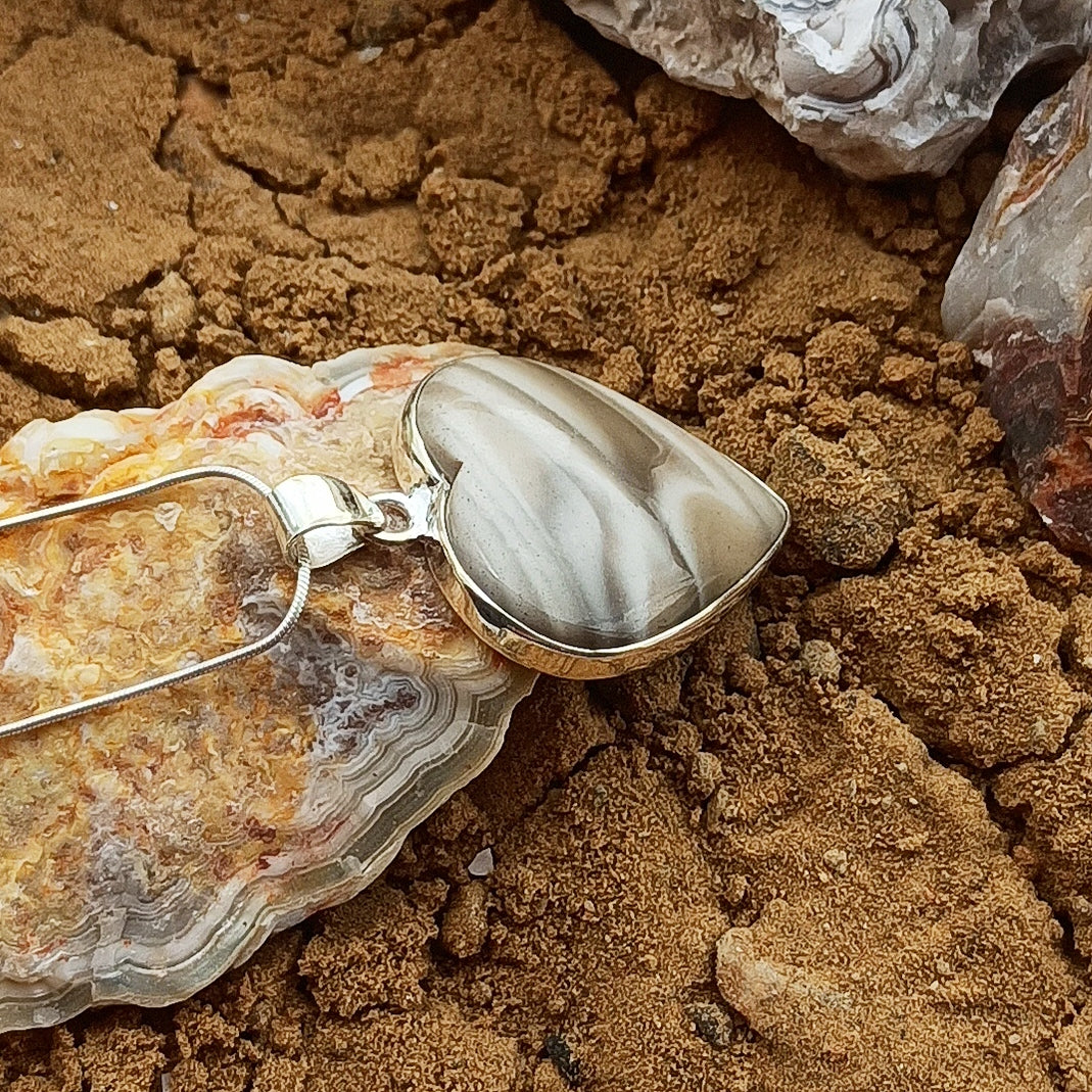 Wunderschöne polnische Feuerstein-Anhänger-Halskette, 925er-Sterlingsilber, massiver Edelstein-Anhänger, 32 x 28 x 6 mm, ca.