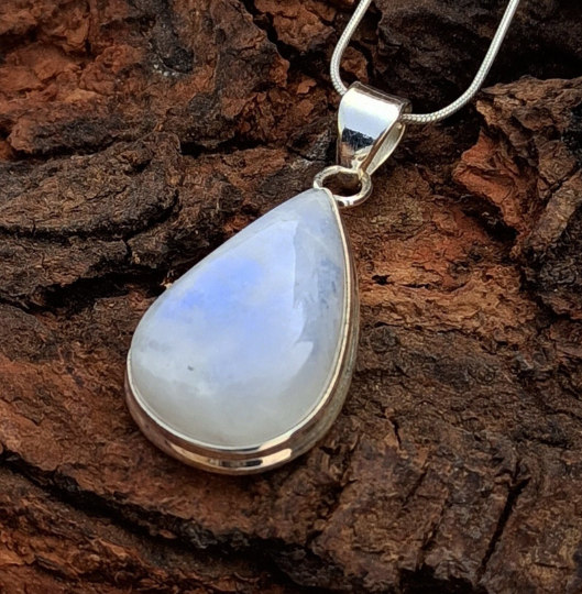 Gorgeous Rainbow Moonstone Sterling Silver Pendant Gemstone