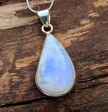 Gorgeous Rainbow Moonstone Sterling Silver Pendant Gemstone