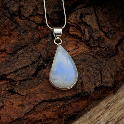 Gorgeous Rainbow Moonstone Sterling Silver Pendant Gemstone