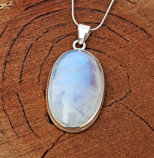 Beautiful Rainbow Moonstone Silver Pendant Jewelry