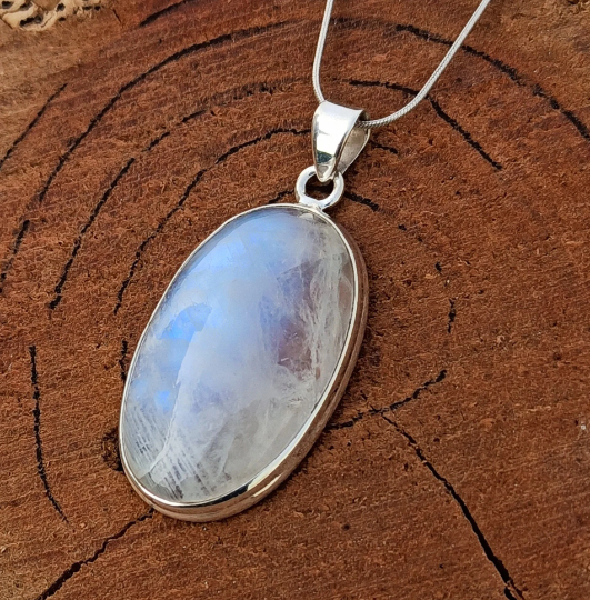 Beautiful Rainbow Moonstone Silver Pendant Jewelry