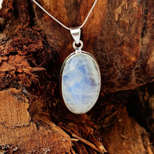 Beautiful Rainbow Moonstone Silver Pendant Jewelry