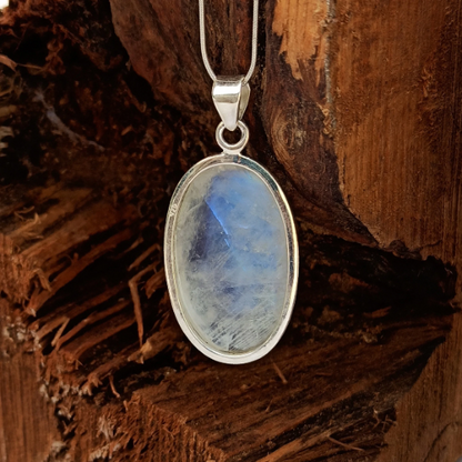 Beautiful Rainbow Moonstone Silver Pendant Jewelry