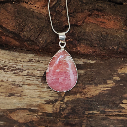 Rhodochrosit-Charm-Anhänger aus massivem 925er-Sterlingsilber, Rhodochrosit-Statement-Anhänger, birnenförmiger Silberanhänger, 36 x 22 x 6 mm von PEDRAJEWELS