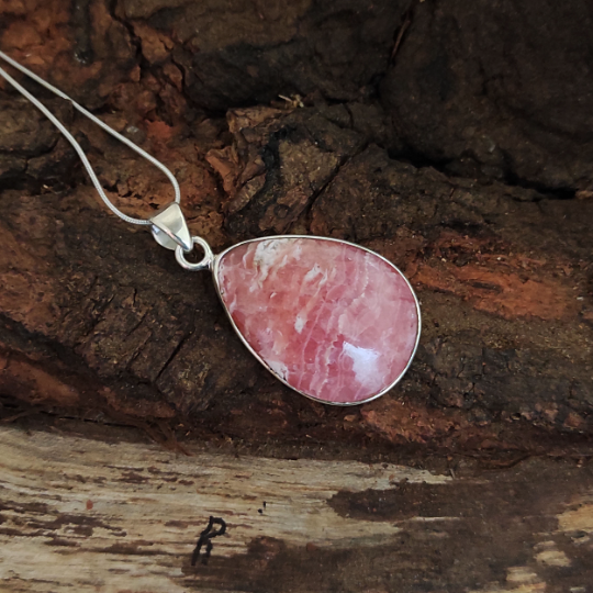 Rhodochrosit-Charm-Anhänger aus massivem 925er-Sterlingsilber, Rhodochrosit-Statement-Anhänger, birnenförmiger Silberanhänger, 36 x 22 x 6 mm von PEDRAJEWELS