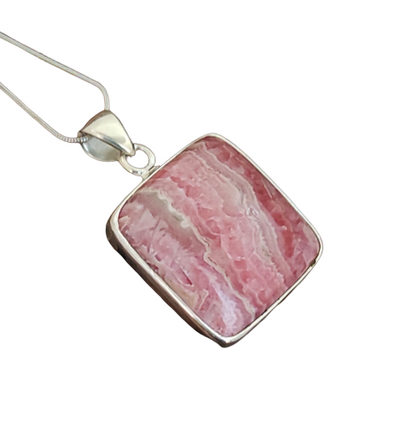 Rhodochrosit-Charm-Anhänger aus massivem 925er-Sterlingsilber. Rhodochrosit-Statement-Anhänger, kissenförmiger Silberanhänger, 29 x 21 x 7 mm